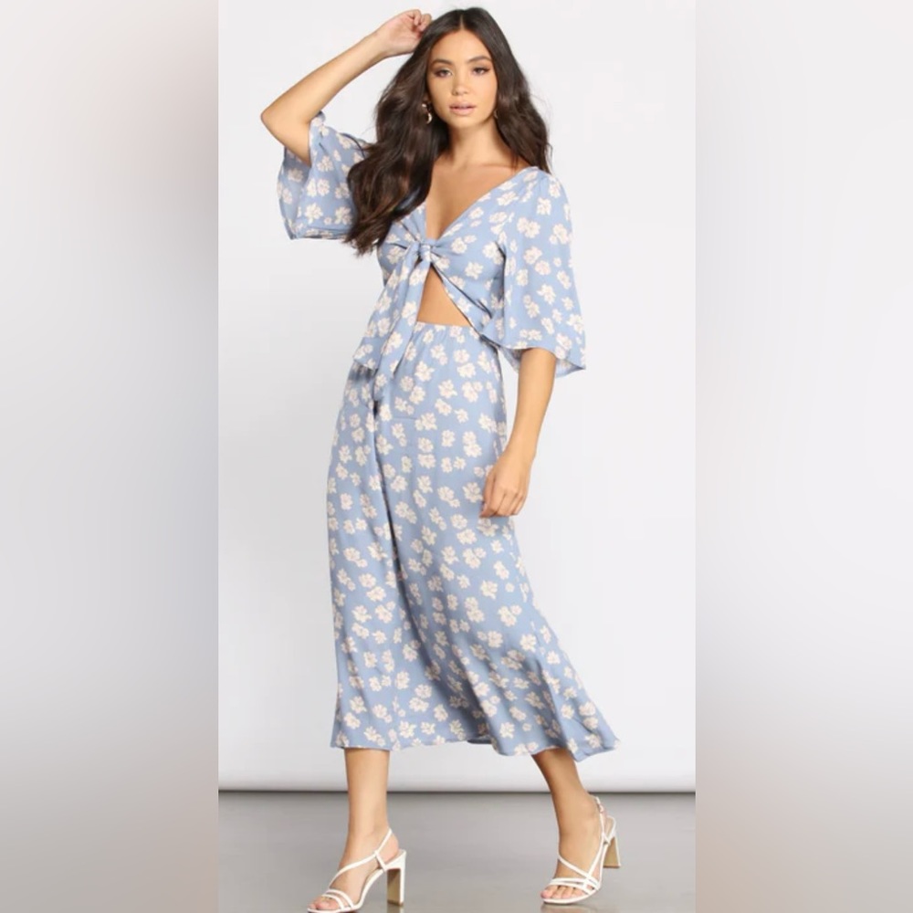 Flowy Floral Woven Midi Dress womens size SMALL blue and white dress